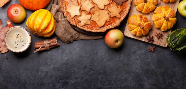 Homemade pumpkin look muffins, pie and various pumpkins. Top view flat lay with copy space - Fotografie, Obrázek