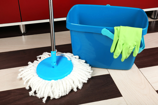 Diferentes herramientas de limpieza
 - Foto, Imagen