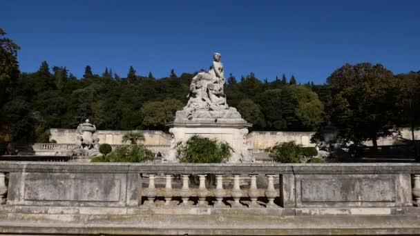 Jardins de la Fontaine αρχαία γλυπτική, Νύμφη με κανάτα (1746) Dominique Rach, Romanesque Empire, Οι κήποι της La Fontaine, Nimes, Nemausus, φθινόπωρο Νότια Γαλλία - Πλάνα, βίντεο