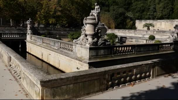Jardins de la Fontaine αρχαία γλυπτική, Νύμφη με κανάτα (1746) Dominique Rach, Romanesque Empire, Οι κήποι της La Fontaine, Nimes, Nemausus, φθινόπωρο Νότια Γαλλία - Πλάνα, βίντεο