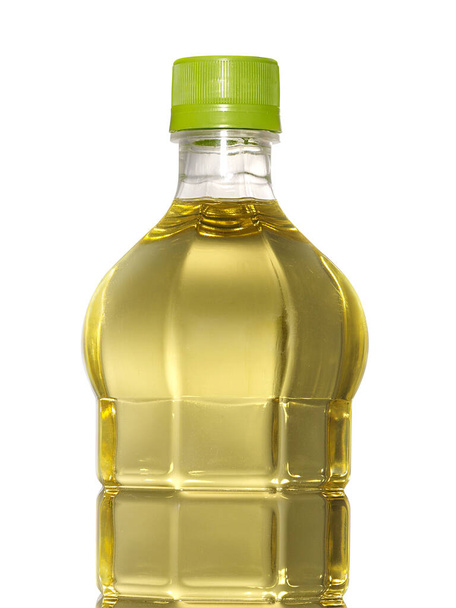 Бутылка пальмового ядра Масло для приготовления пищи, изолированные на белом фоне
 - Фото, изображение