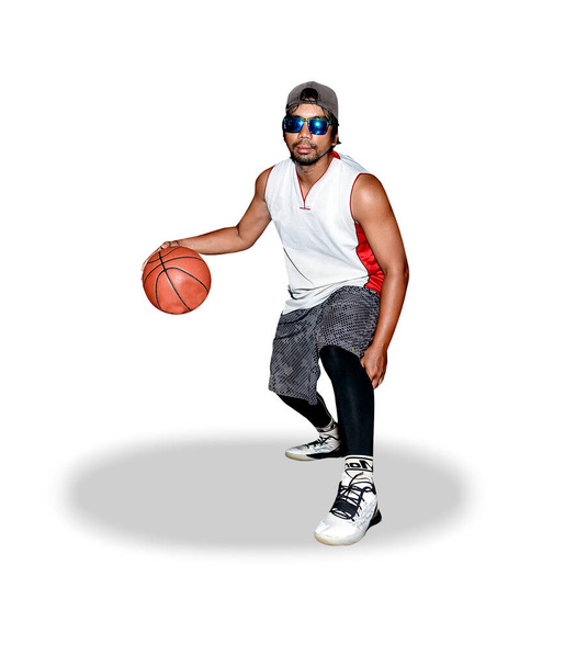 баскетболист с мячом, спортивная концепция - Фото, изображение