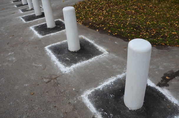 Van, the car crashed into a concrete pillar. the pillars stand in line, separating the pedestrian zone from the road. newly painted and installed anti-terrorist barriers made of concrete cylinders - Photo, Image