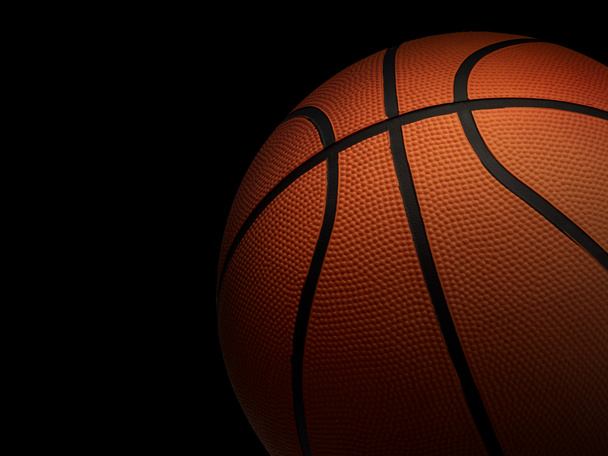 Basketball auf schwarzem Hintergrund - Foto, Bild