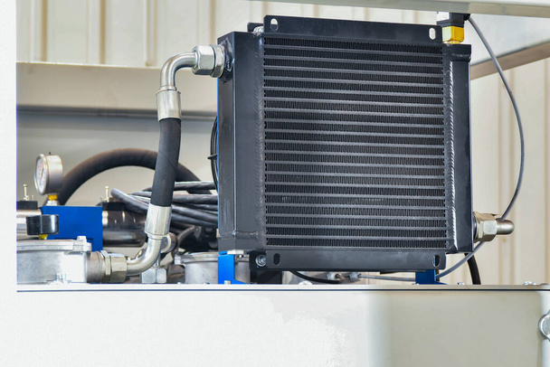 Hoge druk hydraulische olie station koeling radiator. - Foto, afbeelding