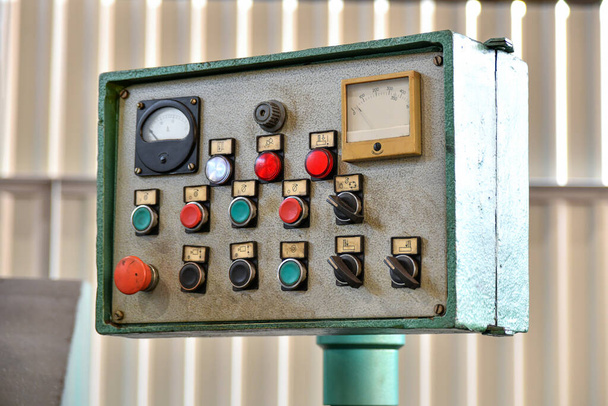 Control panel for switching the cutting modes of a metalworking machine. - Foto, immagini