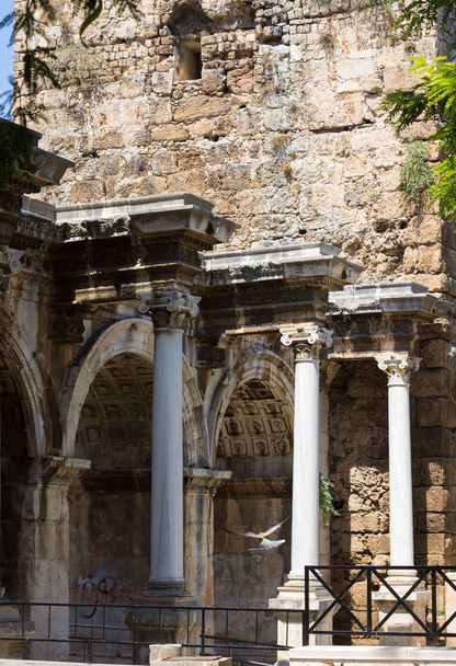 pohled Hadriánovy brány v antalyjském starém městě  - Fotografie, Obrázek