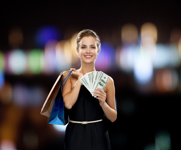 smiling woman in dress with shopping bags - Φωτογραφία, εικόνα
