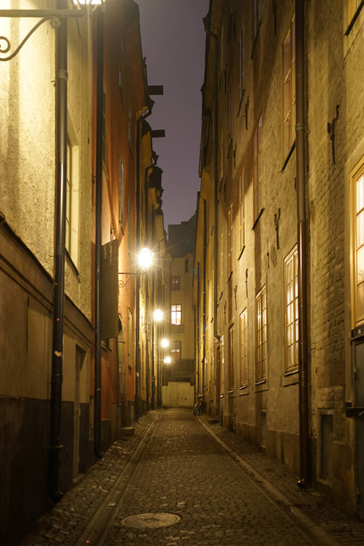 Нічний вид на старе місто Гумла Тан. Shooting Location: Sweden, Stockholm - Фото, зображення