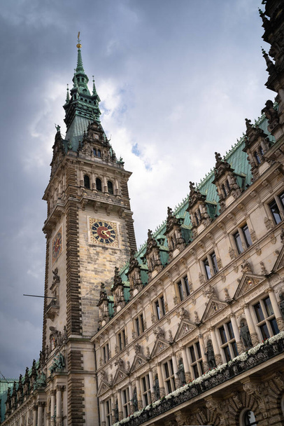 Το Hamburg Rathaus είναι το δημαρχείο ή το δημαρχείο της Ελεύθερης και Χανσεατικής Πόλης του Αμβούργου, Γερμανία. - Φωτογραφία, εικόνα