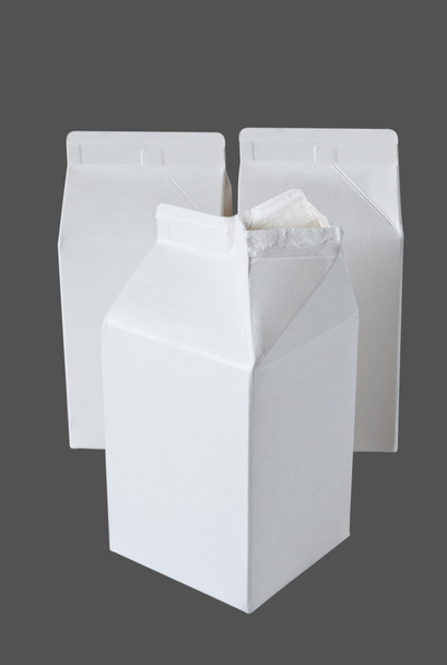 Tres cajas de leche por medio litro en gris
 - Foto, imagen