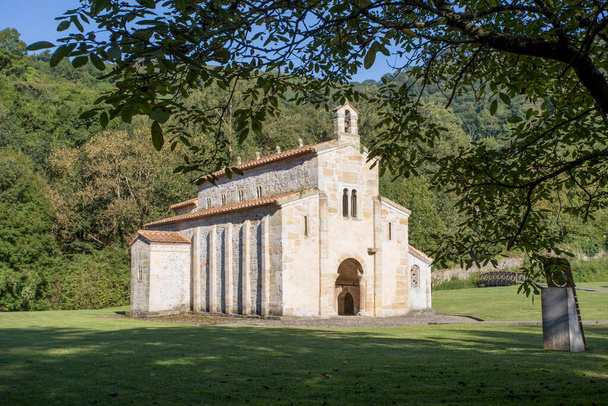 A San Salvador de Valdedis, el Conventn . Iglesia de estilo prerrománico asturiano, España, fachada norte en una tarde soleada. - Foto, Imagen