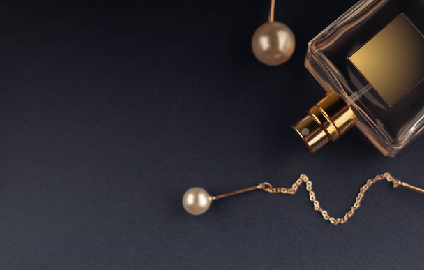 Perfume bottle and pearl necklace - Photo, Image