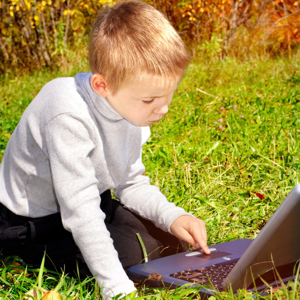 Kid with Laptop - Foto, Imagen