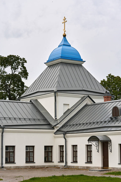 Fragment of the bell tower of a Christian church with a blue roof - Foto, Bild