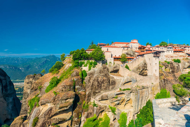 hermoso complejo de monasterios Meteora construido sobre rocas, Tesalia, Grecia - Foto, imagen