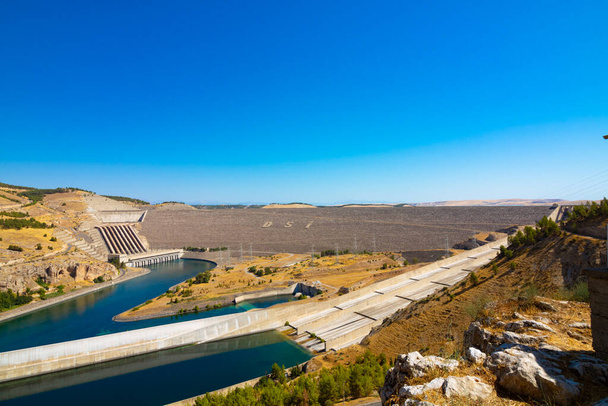 Sanliurfa Turkey - 8.16.2021: Ataturk Dam and Hydroelectric Power Plant on Euphrates River in Turkey.  - Foto, Bild