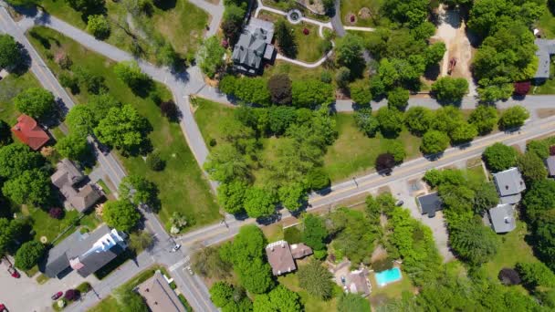 Thompson Hill Historic District luchtfoto inclusief Congregational kerk en de gemeenschappelijke stad in Thompson Hill dorp, Thompson, Connecticut CT, Verenigde Staten.  - Video