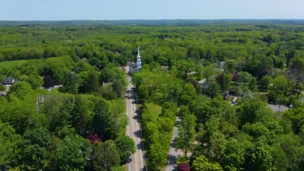 Thompson Hill Historic District luchtfoto inclusief Congregational kerk en de gemeenschappelijke stad in Thompson Hill dorp, Thompson, Connecticut CT, Verenigde Staten.  - Video
