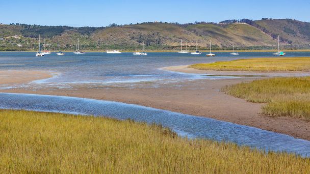Yachts moored in the Knysna Lagoon in South Africa's Garden Route. - Foto, afbeelding