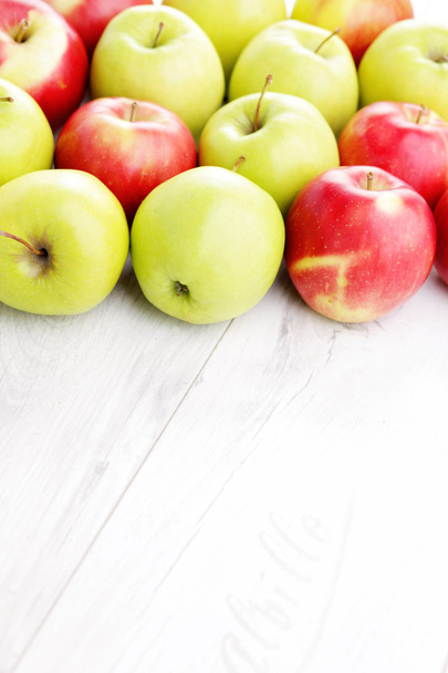 grüne und rote Äpfel - Foto, Bild