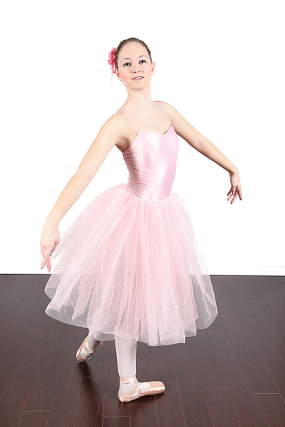 Ballerina dancing in studio - Foto, Imagen