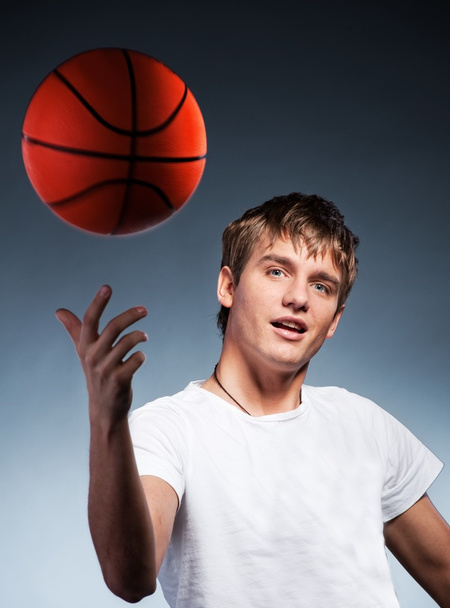 Young basketball player - Foto, afbeelding