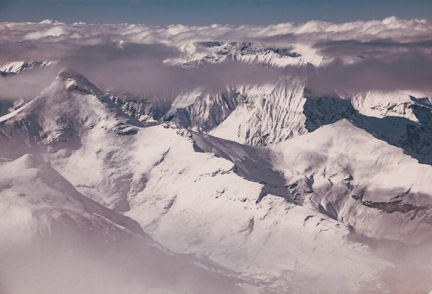 εκπληκτικό χιόνι καλύπτονται κορυφές στην ελβετική Άλπεις Jungfrau περιοχή από Schilthorn - Φωτογραφία, εικόνα