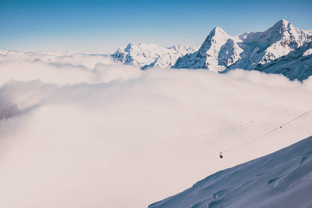 cime innevate incredibili nelle Alpi svizzere Jungfrau regione da Schilthorn - Foto, immagini
