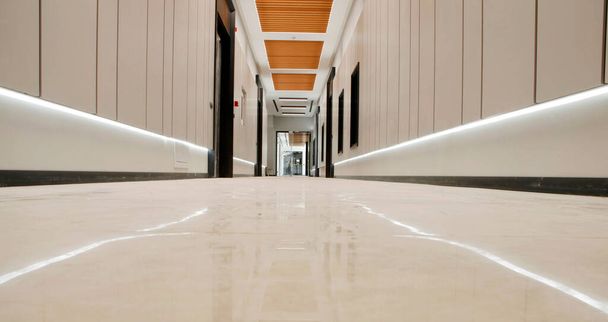 gran vista del corredor del edificio nuevo - Foto, Imagen