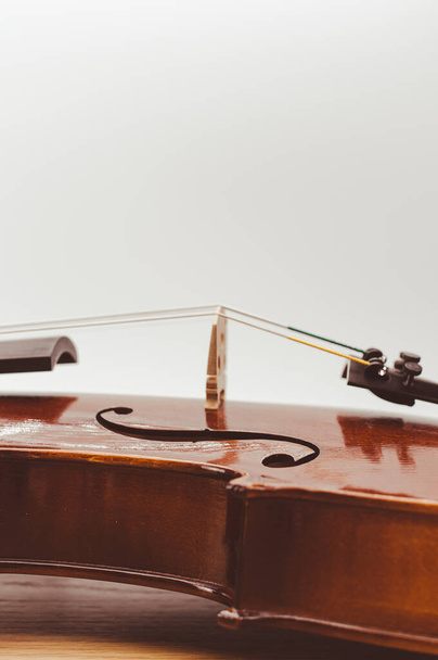 top view of elegant acoustic violin on a wooden background with copy space - Φωτογραφία, εικόνα