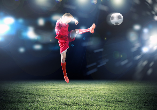 Football player kicking ball - Foto, imagen