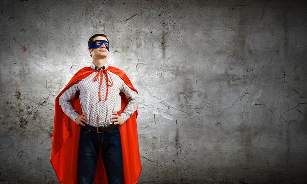 Mann mit Superman-Maske und Umhang - Foto, Bild