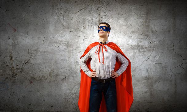 Человек в маске супермена и плаще
 - Фото, изображение