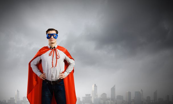 Чоловік в масці супермена і накидку
 - Фото, зображення