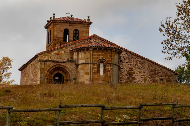 Maisemia ja uskonnollisia paikkoja Cantabria. - Valokuva, kuva