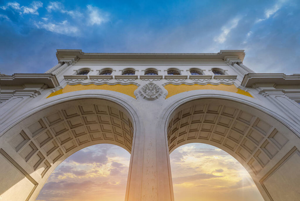 Guadalajara, Jalisco, México. O monumento de Arcos de Guadalajara, Arcos Vallarta Guadalajara, localizado no centro histórico da cidade perto da Estátua de Minerva - Foto, Imagem