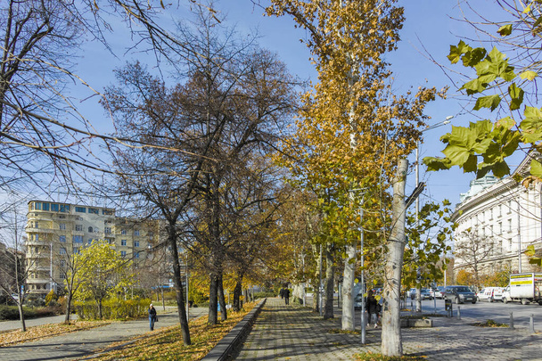 СОФИЯ, БУЛЬГАРИЯ - 11 ноября 2021 года: Удивительный вид на центр города София, Болгария - Фото, изображение