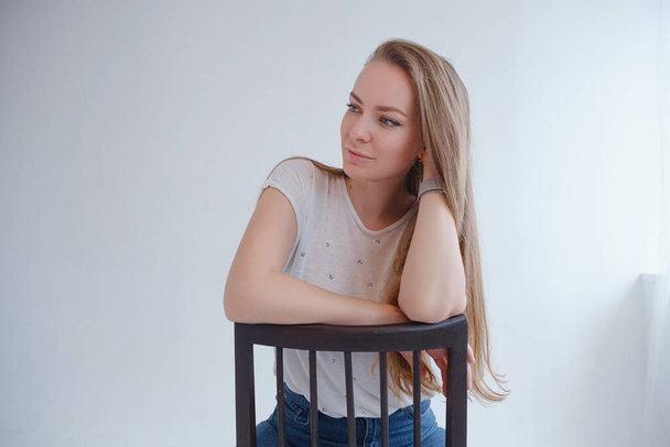beautiful blonde young woman posing in a photo studio. - Foto, Imagem