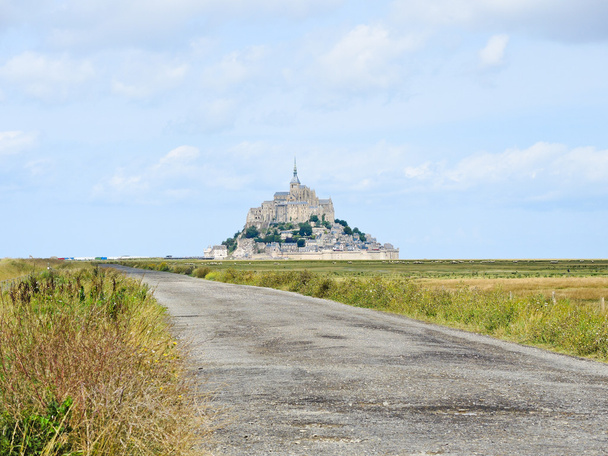 road to mont saint-michel abbey, Normandy - Foto, Imagem