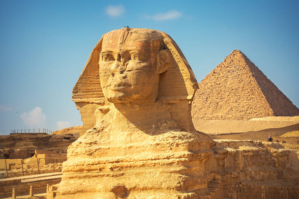  A Esfinge e as Pirâmides no Egito
 - Foto, Imagem