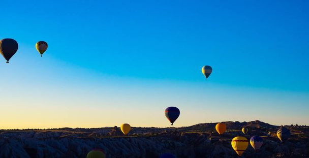 Hot air balloons. Cappadocia and hot air balloons at sunrise - Fotoğraf, Görsel