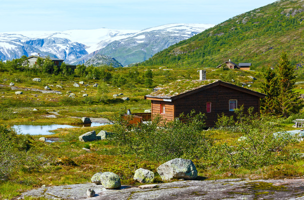Wooden house in summer mountain (Norway) - Foto, Imagen