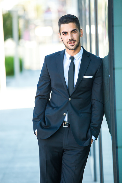 elegant businessman standing outside - Φωτογραφία, εικόνα