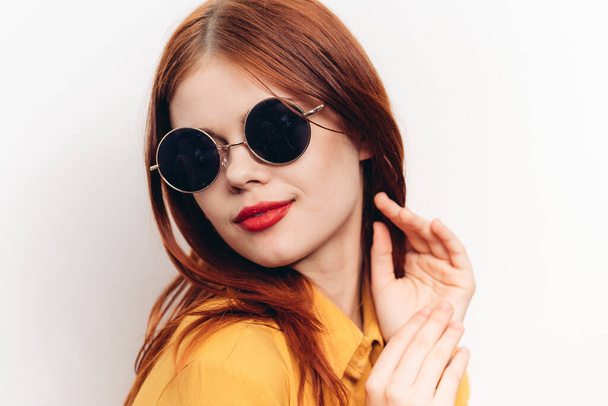 glamorous woman in sunglasses red hair close-ups - Foto, Imagem