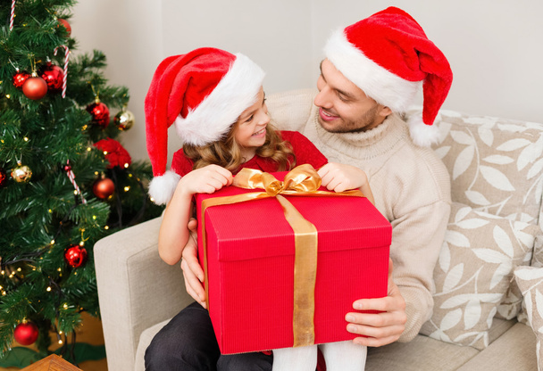 smiling father and daughter opening gift box - Fotoğraf, Görsel