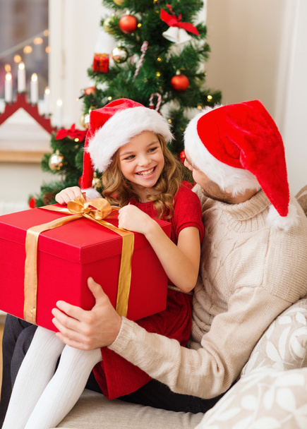 smiling father and daughter opening gift box - Foto, Imagen