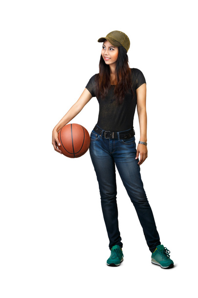Asyalı teen kız basketbol ile ayakta - Fotoğraf, Görsel