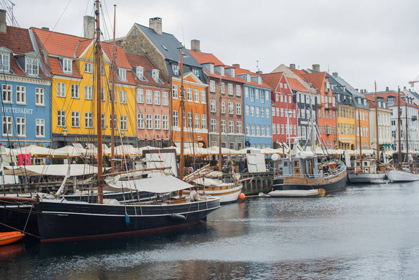 csatorna és hajók Koppenhágában - Fotó, kép