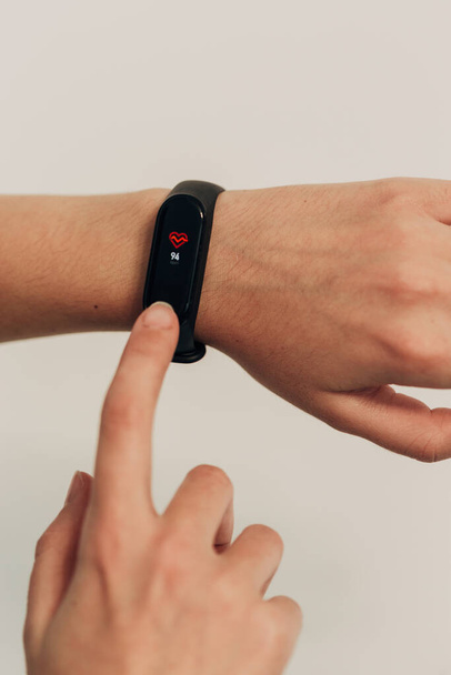 Smart Watch on a Human Hand. Heartbeat check. - Fotoğraf, Görsel